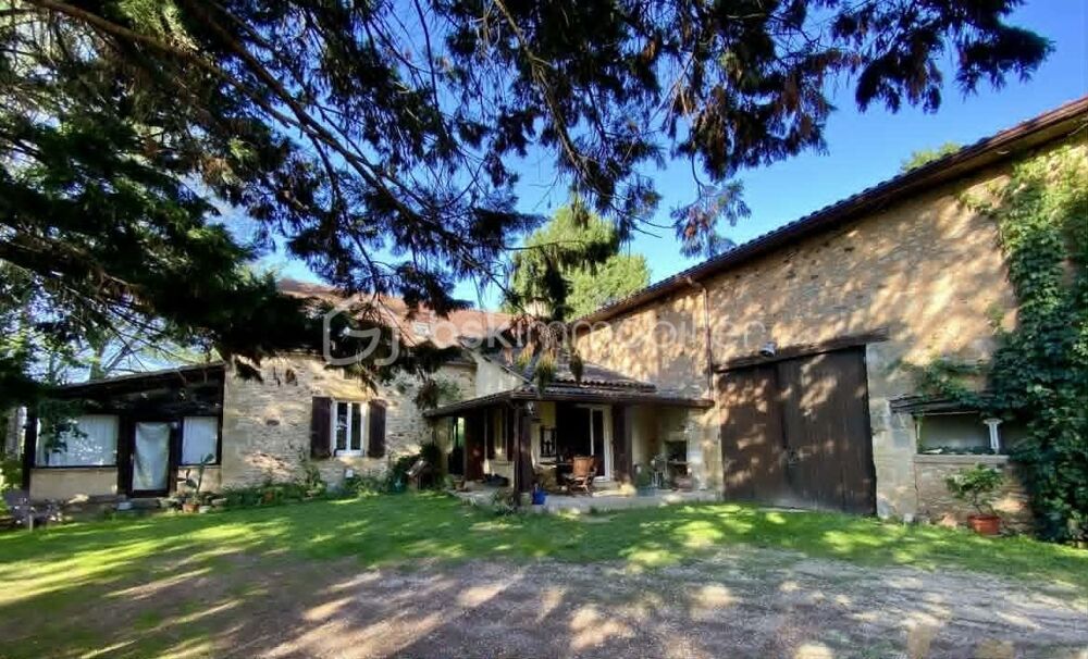 Ensemble Immobilier comprenant 1 Habitation, 1 Gite, 1 Chalet / Bungalow, 1 Grange, 1 Hangar et 1 Piscine à Siorac en Périgord