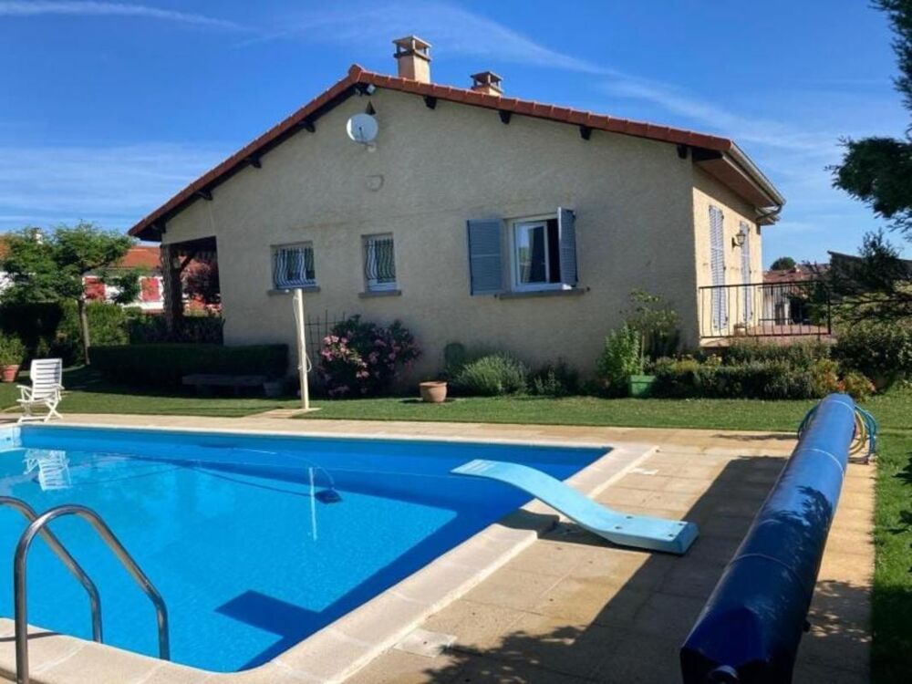 *** EXCLUSIVITE *** MAISON FAMILIALE AVEC PISCINE JARDIN ET DOUBLE GARAGE *** ST-GEORGES-SUR-ALLIER 63800 ***