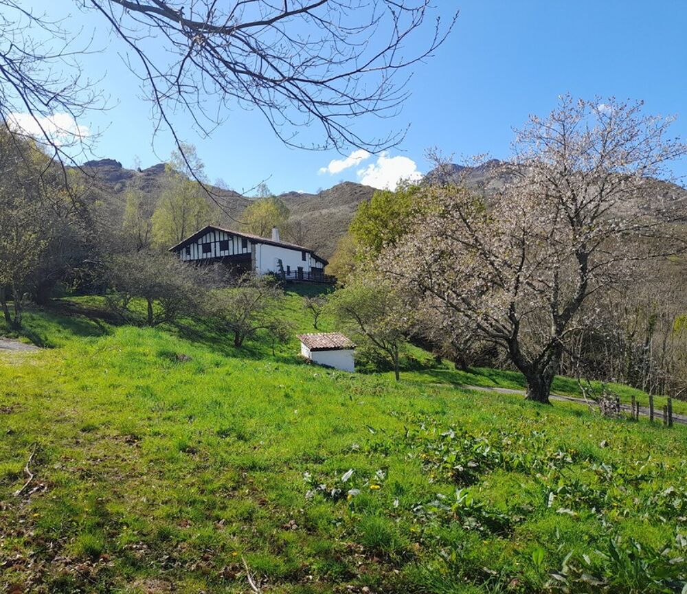 Maison 8 pièces 220 m² · à Sare · 220 m² · 1 290 000 €