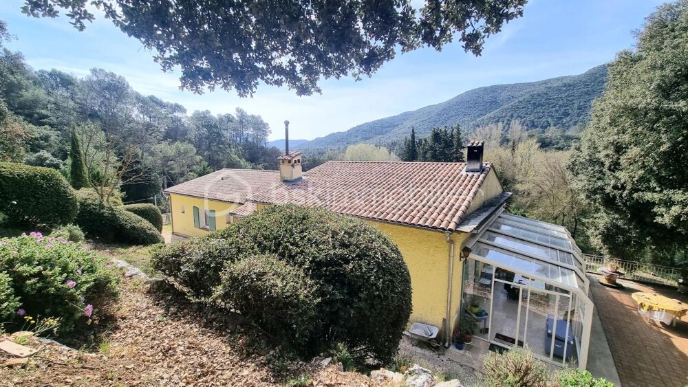 SIGNES - PROPRIETE DOUBLE HABITATION - PARCELLE DE 2 HECTARES - PISCINE - GARAGES