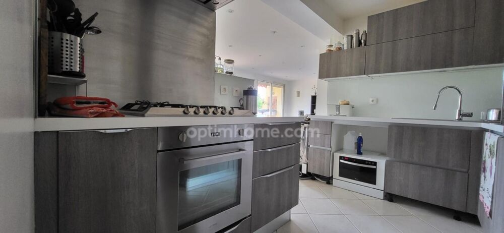 Vente Maison MARTIGUES (13) : à vendre Maison 4 chambres, 1 bureau, 2 appartements T3 et T4, garage sur terrain 859m² Martigues