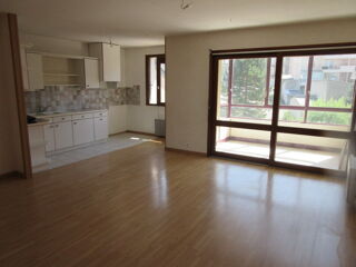  Appartement à louer 4 pièces 79 m²