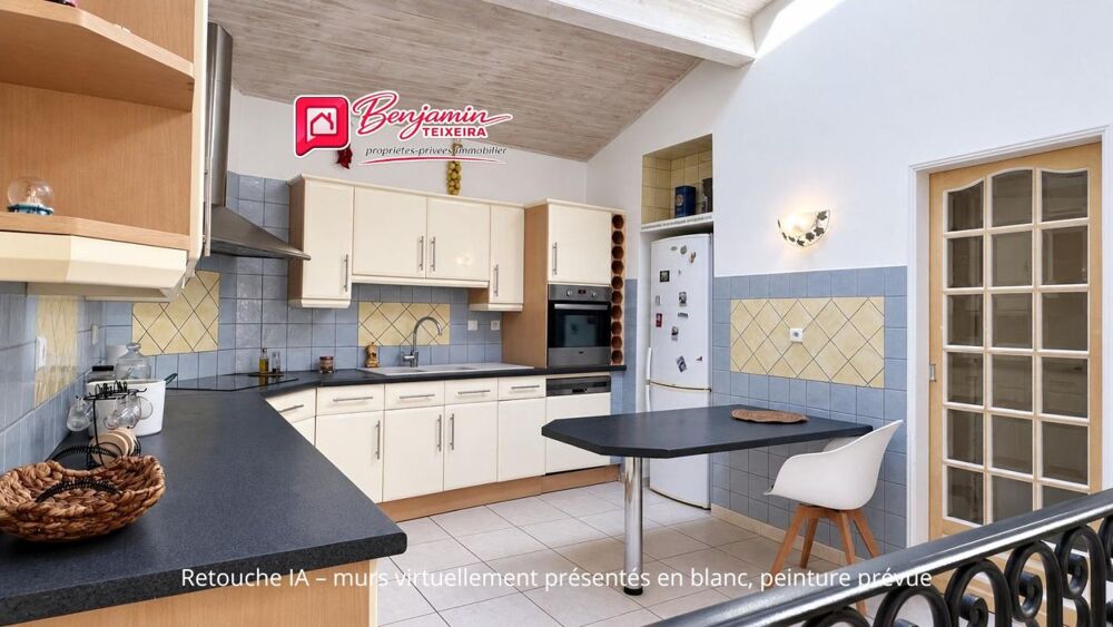 Vente Maison Maison Frejus 4 pièce(s) 110 m2 + double GARAGE - salon / cuisine, 3 chambres, 2 WC, salle d'eau Frejus