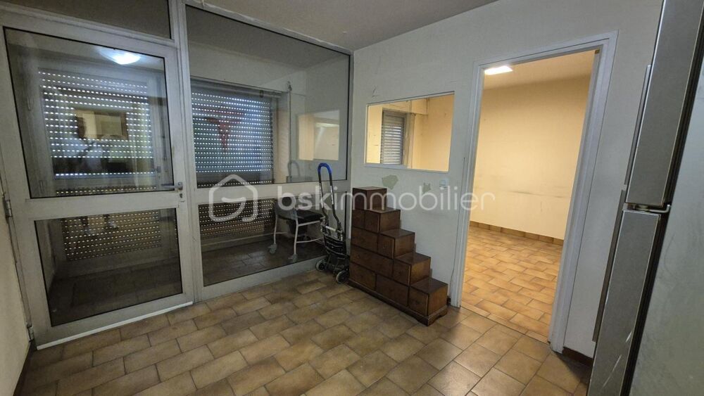 Vente Immeuble A VENDRE ENSEMBLE IMMOBILIER COMPOSE D UN LOCAL COMMERCIAL ET D UN APPARTEMENT DE 378M A PERPIGNAN - TRAVAUX A PREVOIR - PARKING Perpignan