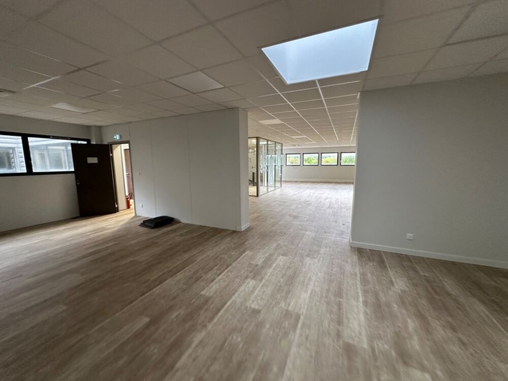   bureaux à louer RILLIEUX LA PAPE (69) plateau de bureaux de 344m2 au 1er étage avec parking inclu Rillieux la pape