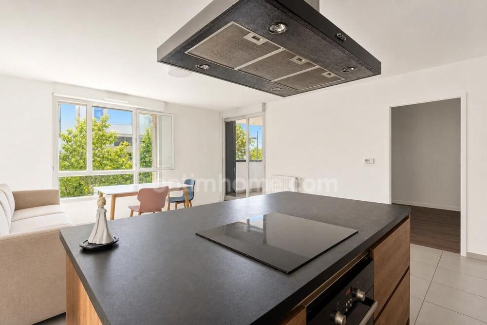 Vente Appartement Appartement T4 lumineux – Lyon 8 proximité Galeries Lafayette et métro / tram Lyon 8