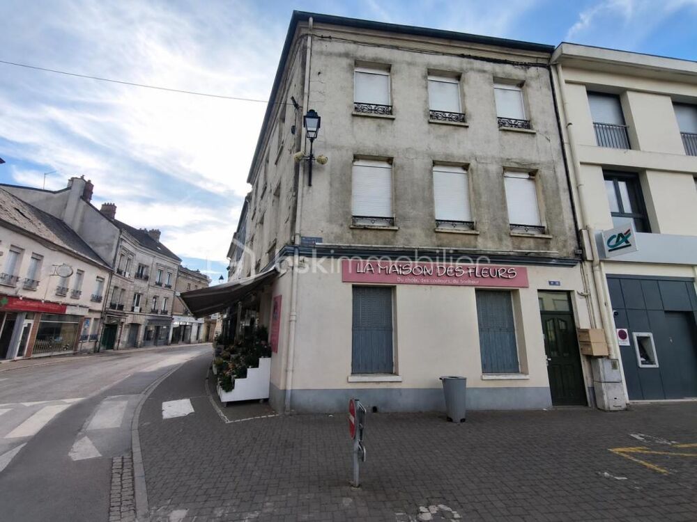 Vente Immeuble Immeuble de rapport de 353 m² habitable avec local commercial et deux appartements Montmirail