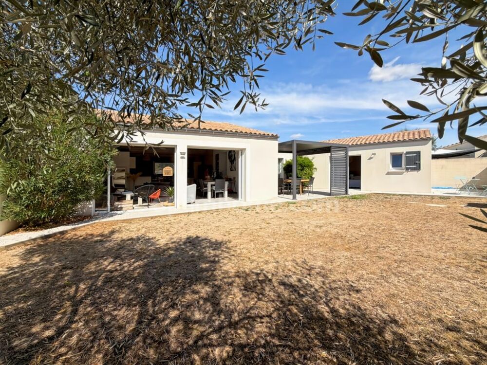 Vente Maison Maison à vendre 4 pièces de plain-pied avec jardin & garage LONGEVES (17) Longeves