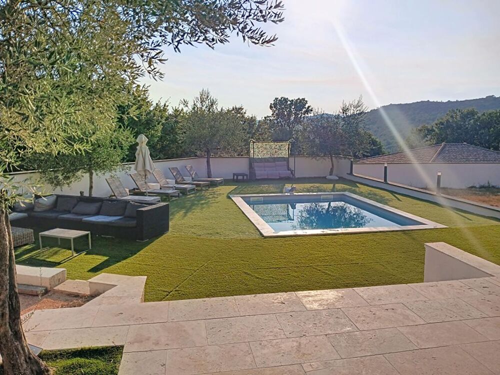 Villa T6 avec piscine et terrain de 1241m² - Sainte-Anastasie-Sur-Issole