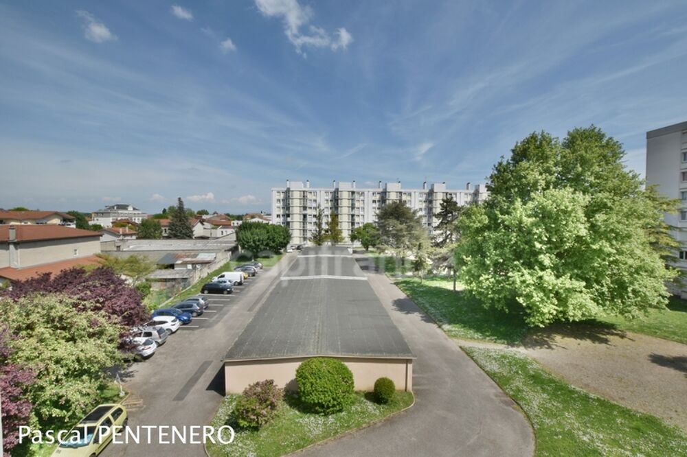 Vente Appartement A vendre VAULX EN VELIN appartement T4 traversant Vaulx en velin