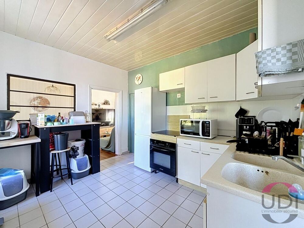 Saint-Victor  Maison avec sous-sol complet, Deux chambres, Garage et Dépendances