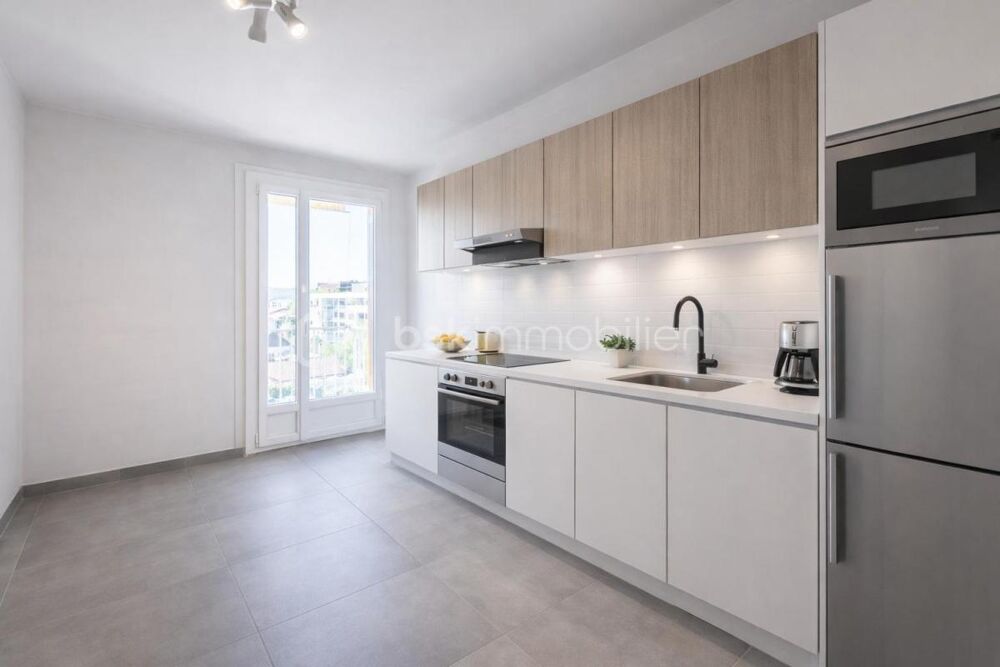 Joli 4 pièces en étage élevé avec vue panoramique / Cave + Parking commun / Garage en sus