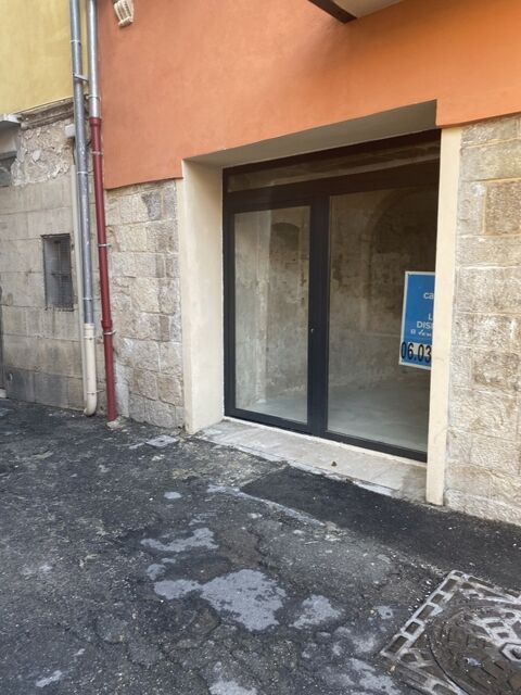   murs commerciaux 42 m2 libre à vendre centre historique  GRASSE (06) 