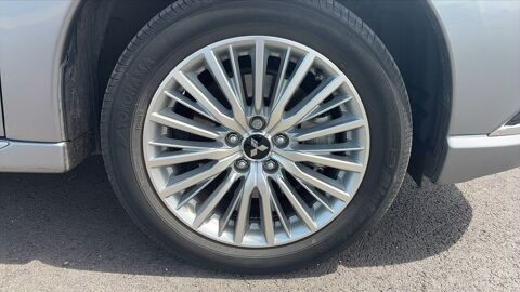 Outlander 2.4 MIVEC 224 Plug in Hybrid 4WD CVT Business 2019 occasion 76230 Isneauville