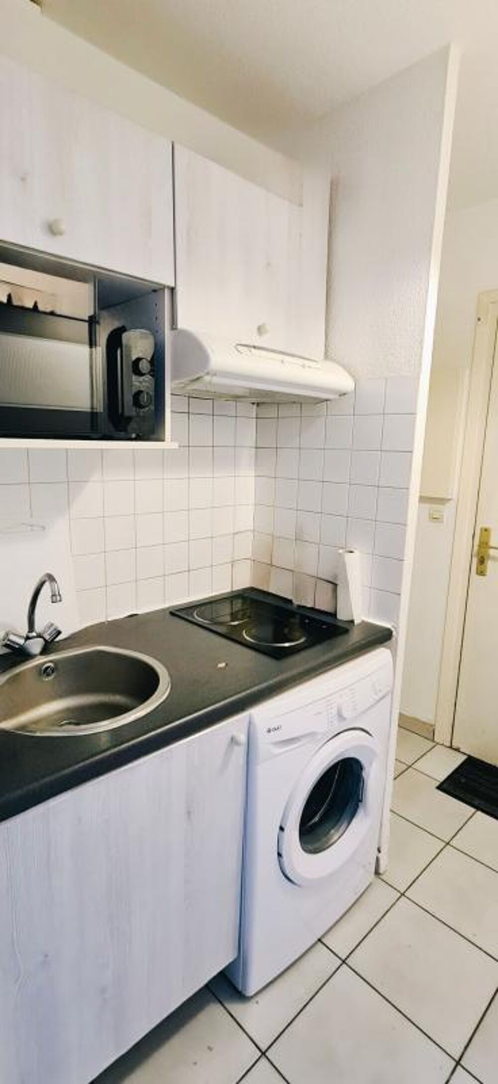 A VENDRE - CHARMANT STUDIO LOUÉ (24,3 m2 environ) - ROUTE DE SEYSSES - TOULOUSE - PARKING SS-SOL -