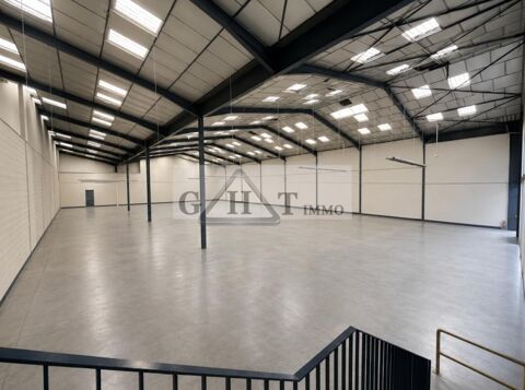   A VENDRE 5226 M² ENTREPOT ET BUREAUX A CREIL 