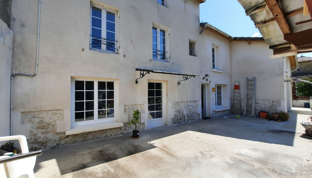 Vente Maison Maison de bourg  169m2, 1 760 m² de jardin)+ Local indépendant Nieul le virouil
