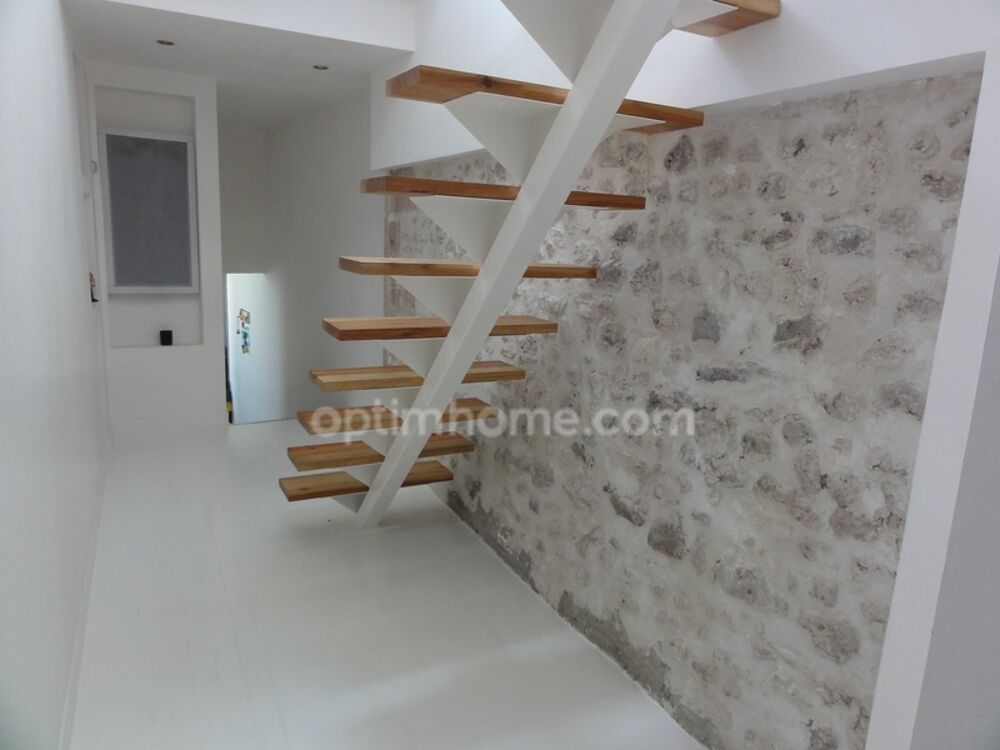 HYPER CENTRE, appartement en duplex de 100m2 à finir d'aménager dans petite copropriété aux charges réduites
