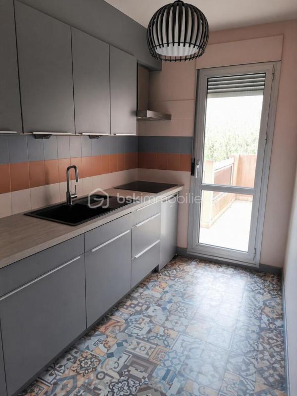 Appartement de 48 m² avec balcon au 5 étage avec ascenseur et cave