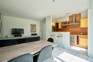 Vente Appartement Lille  Rdc 2 pièce(s) 48.41 m2 avec Jardin et Place de Parking Lille