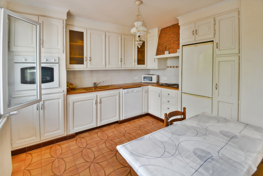 Maison traditionnelle 165 m² - 6 chambres - Sous-sol total 130 m² hauteur 2,42 m - Terrain 891 m²