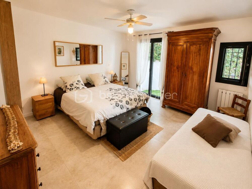 à vendre  Propriété/château Néoules (83136)