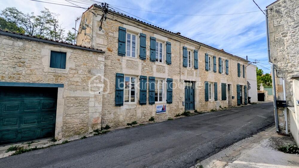 CHARME DE LANCIEN, Beaux Volumes (212m²) & JARDIN BUCOLIQUE en plein COEUR DE BOURG