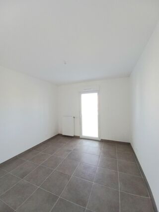  Appartement à louer 3 pièces 65 m²