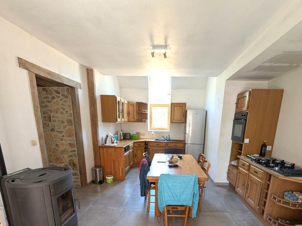 Vente Maison Mellé (35) : Longère de caractère rénovée (5 pièces) avec gîte indépendant, dépendances et potentiel d'aménagement Melle
