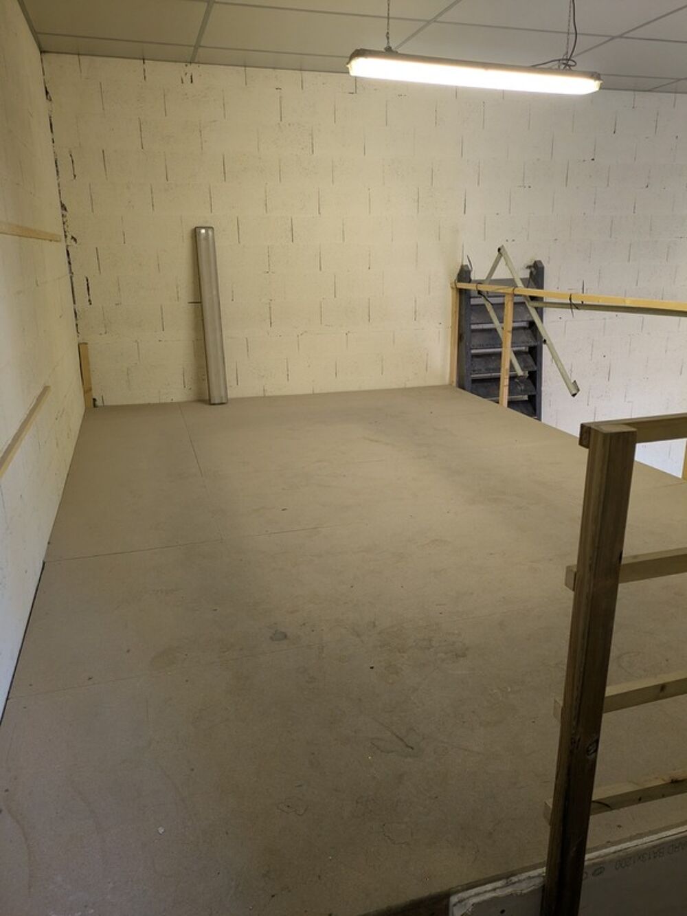   Dpt Savoie (73), à louer CHAMBERY local d'activité 110 M² 
