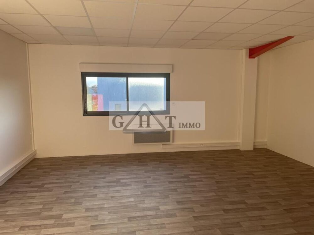   À LOUER – CREIL - LOT DE BUREAUX  – 112 m² Creil