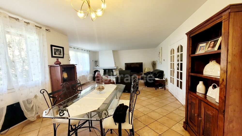 Vente Villa PEYRUIS (04) Villa de 247 m2 avec piscine édifiée sur une parcelle de 2400 m2 Peyruis
