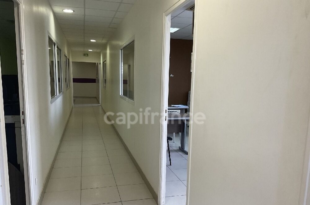   Dpt Martinique (972),  vendre LE LAMENTIN Local commercial 