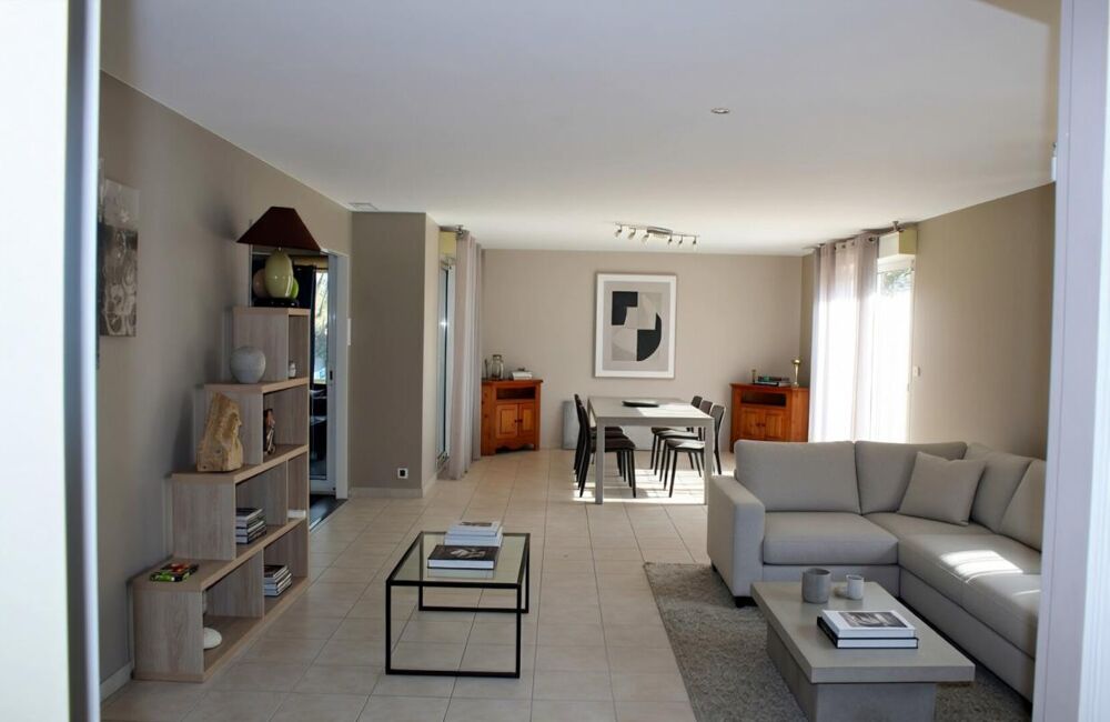 Crayssac 46150 Maison de plain-pied de 215 m², grand terrain et jolie piscine