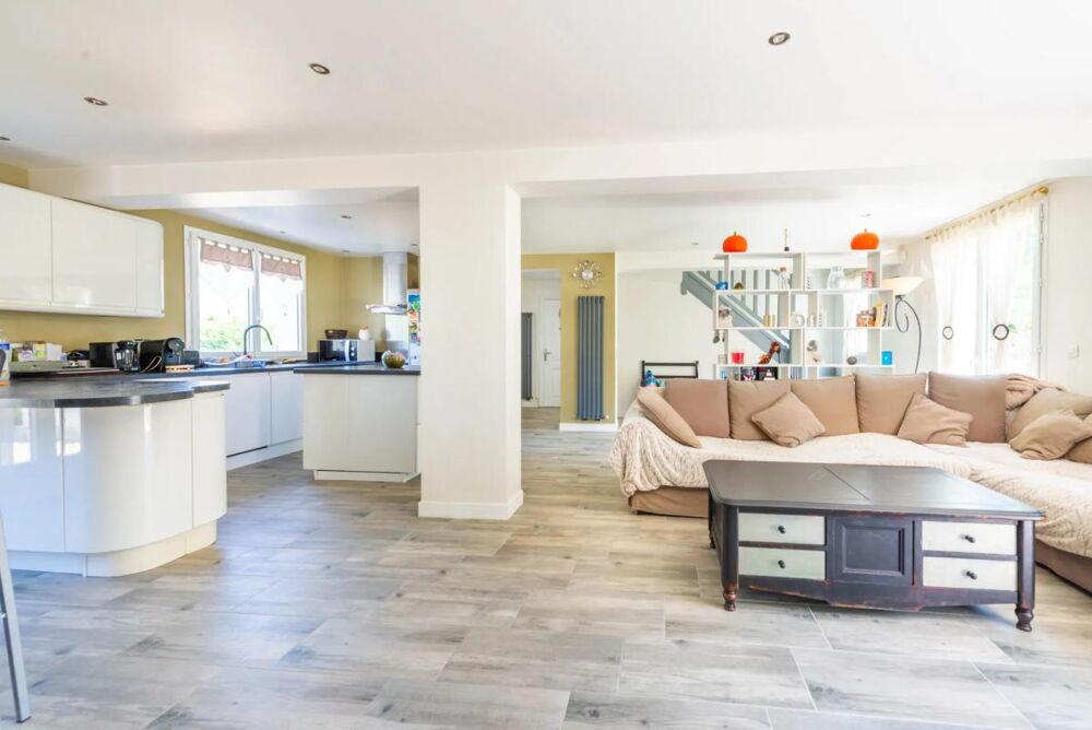 Vente Maison Maison familiale rénovée 4 chambres, environnement bucolique à Saint-Arnoult-en-Yvelines Saint arnoult en yvelines