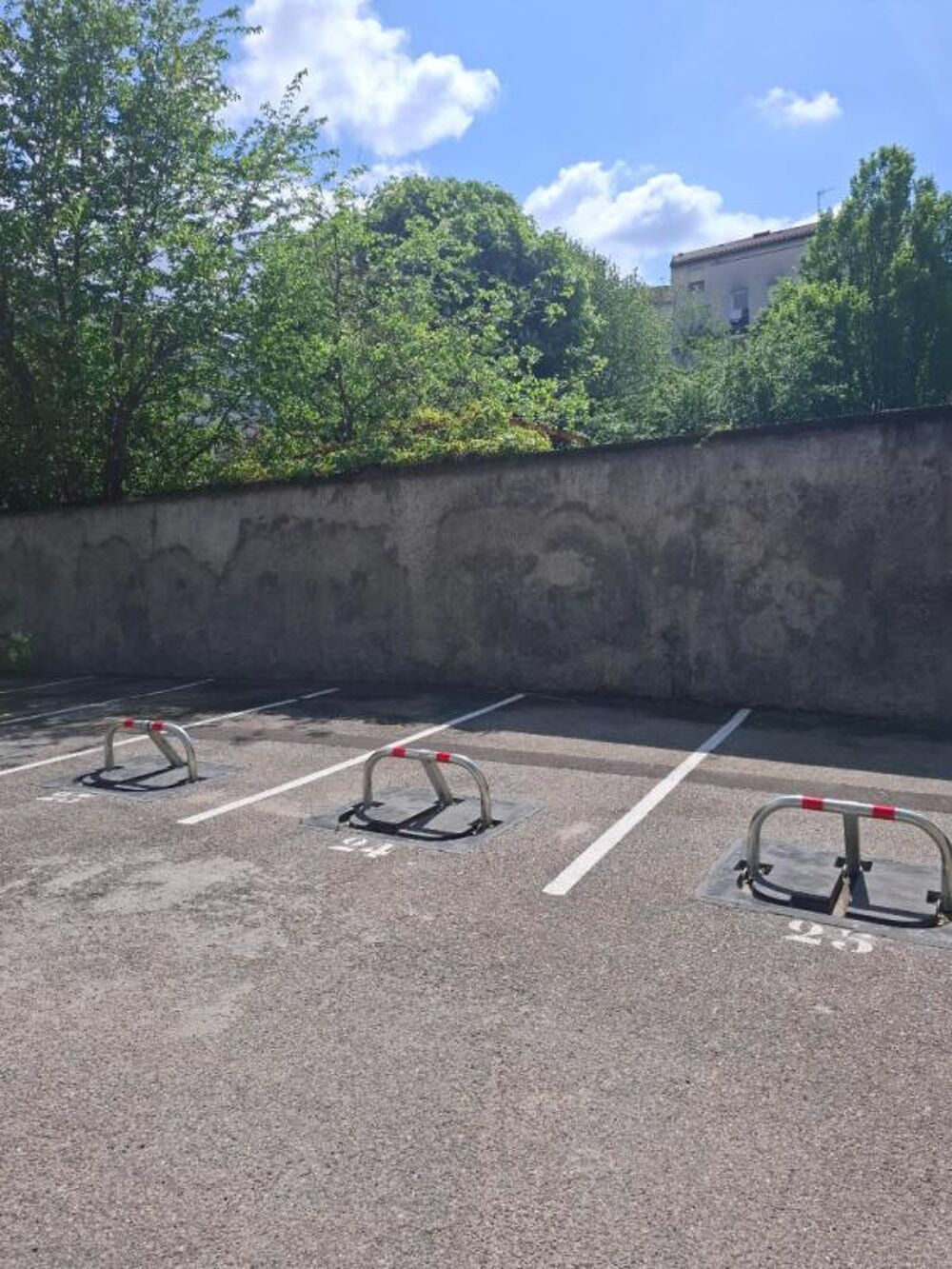Location Parking/Garage PLACE DE PARKING EXTERIEURE SECURISEE Lyon 7