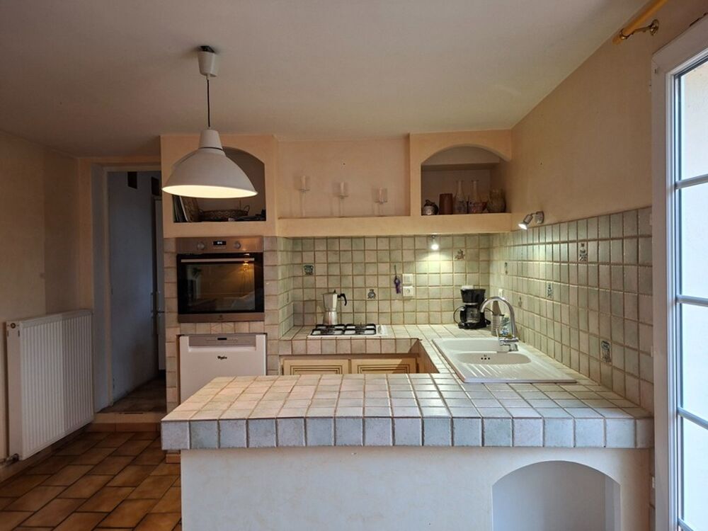 A vendre: Maison familiale 220m² avec dépendance  Aiglun (04)
