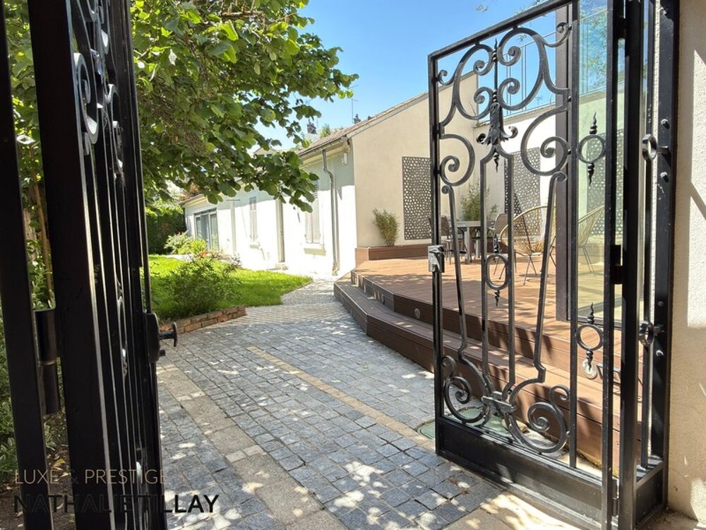 Orleans Dunois, a vendre, maison principale et maison d amis, ensemble avec jardin, porche d 'entrée possible 2 stationnements