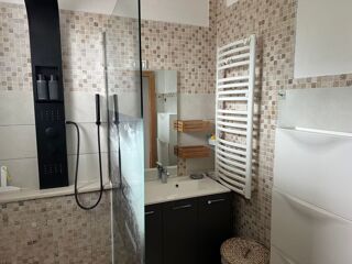  Appartement à louer 3 pièces 75 m²