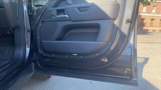 Defender P300e 2.0 Ti 300 PHEV 4WD BVA X-Dynamic Se - Premi&egrave;re main G 2024 occasion 59551 Attiches