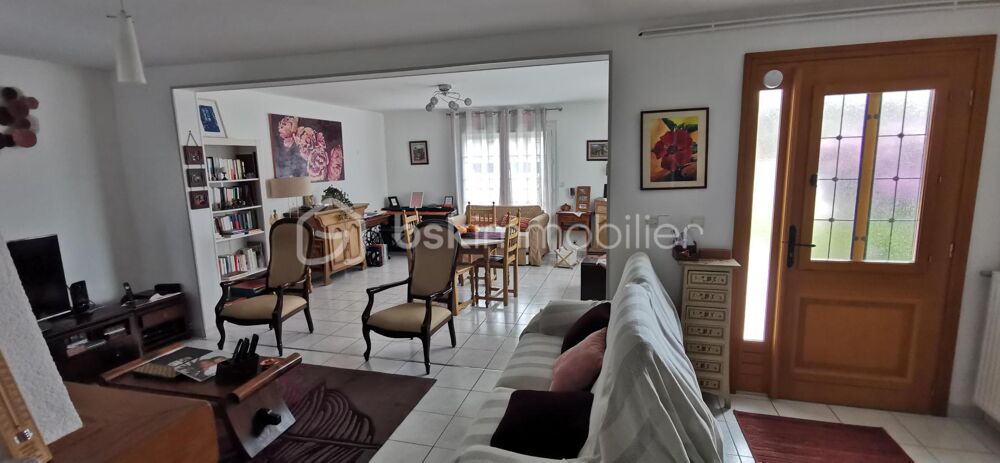 À vendre  Maison de plain-pied à Savigné-l'Évêque