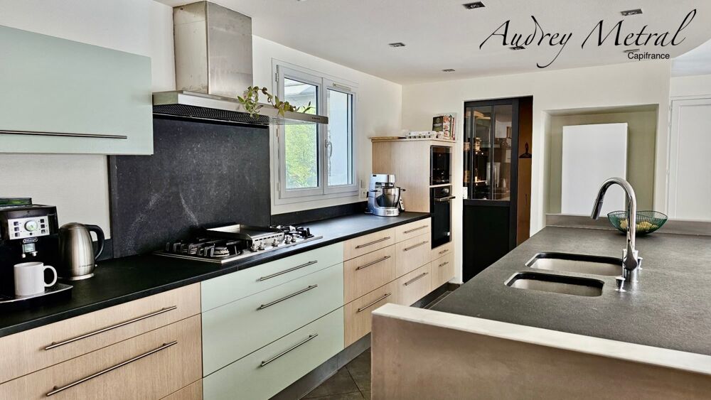 Vente Villa Villa à vendre à Serrières-en-Chautagne avec piscine, à 50 min de Genève et d'Annecy, 35 min d'Aix-Les-Bains et 15 min du Lac du Serrieres en chautagne