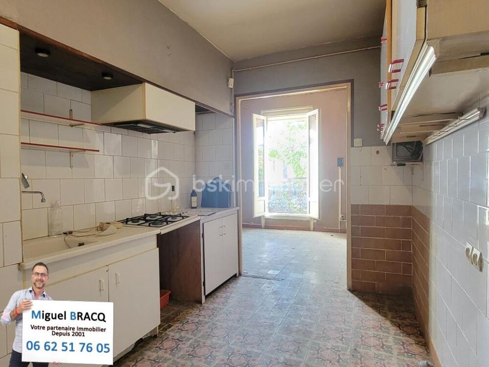 Au coeur de Nissan Lez Enserune Maison F5 avec local commercial donnant sur la place ! 34440