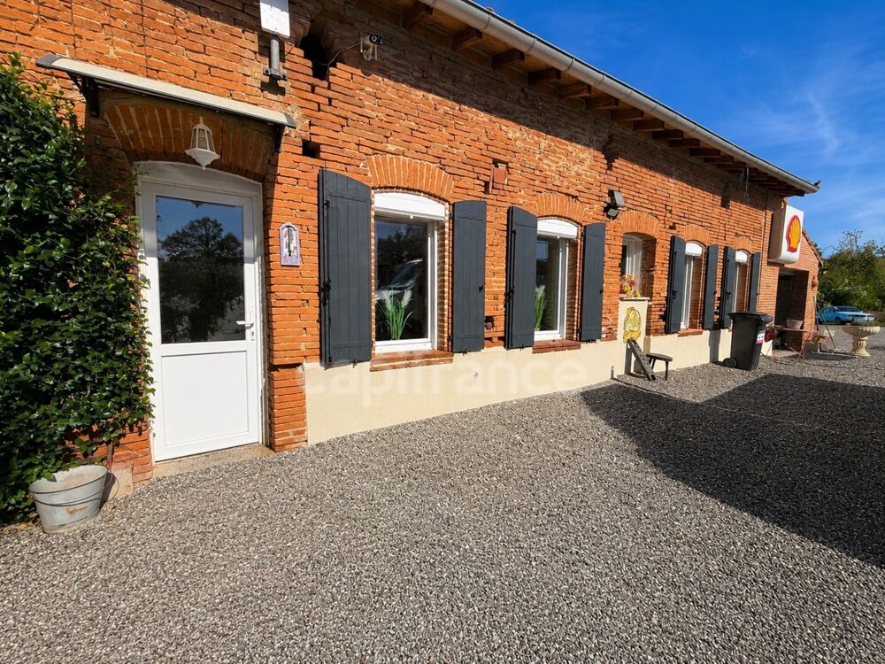Vente Maison Propriété d'exception – 2 logements, piscine, hangars, idéal activité professionnelle Vallesvilles