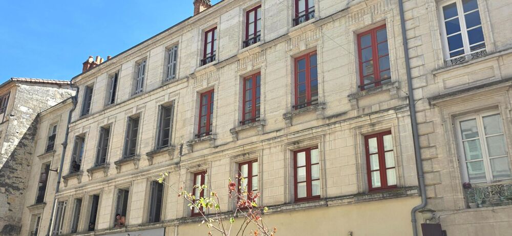Appartement T3, résidence sécurisée avec ascenseur , cave privative, garage indépendant
