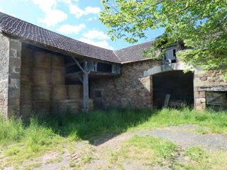 Vente Maison Maison 94 m2 habitables / 3 chambres / grange / terrain 1 hectare environ Hautefort