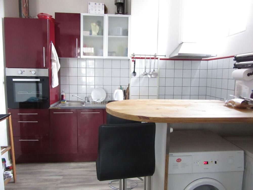 Immeuble avec T3 terrasse, T2, local commercial, et deux garages dont 1 aménagé