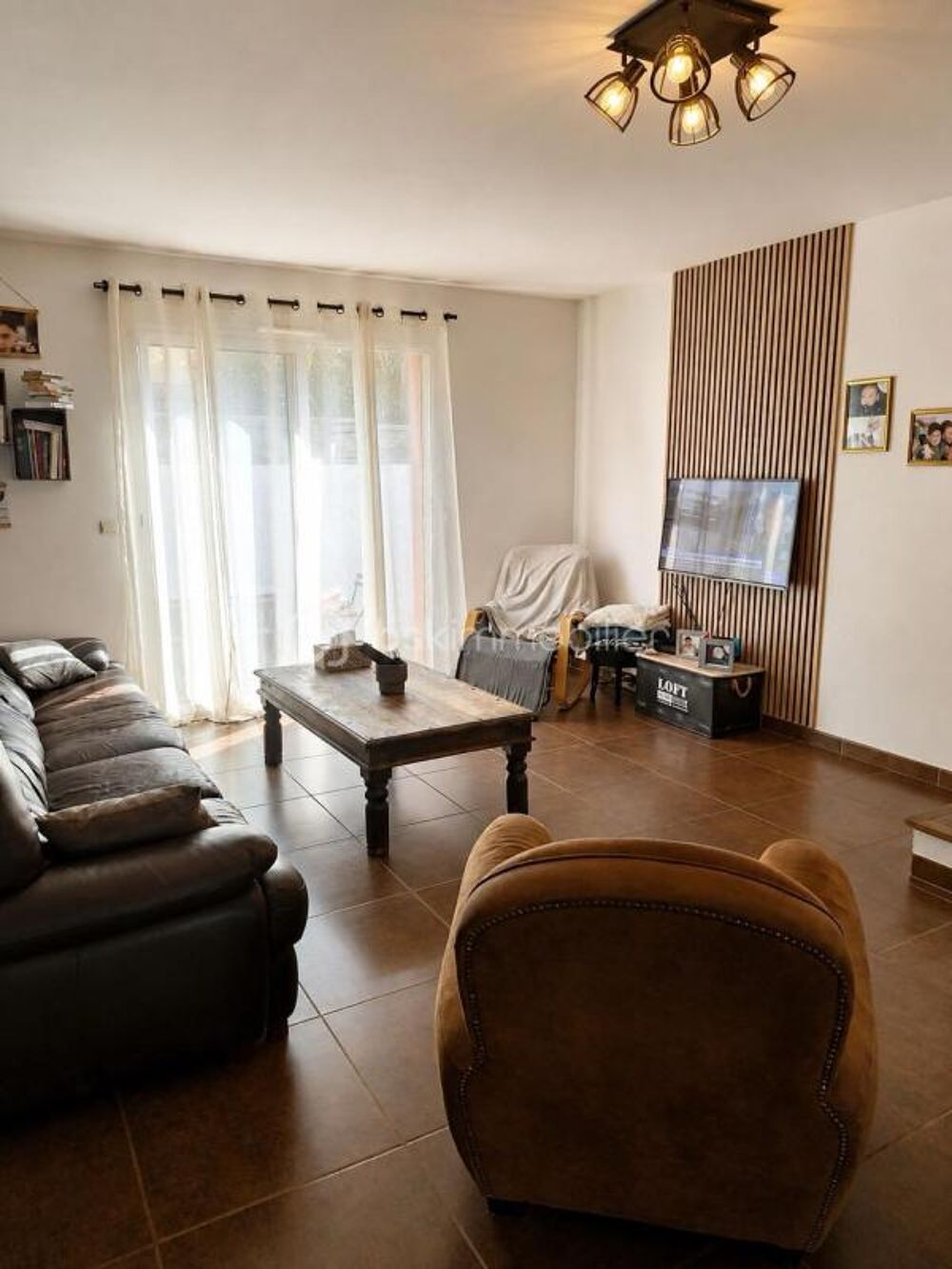 Sur un terrain d'angle de 236 m2, une maison de type 4 en R+1 de 95 m2