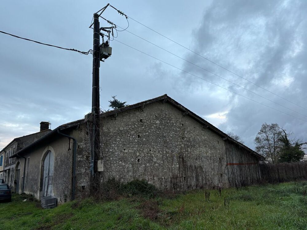 Ancienne ferme girondine à fort potentiel, Pessac sur Dordogne 185 m2 dépendances 300 m2