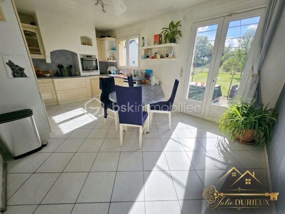 Vente Maison Maison familiale de 148m² - 7 pièces - 5 chambres - Double garage - 1 140m² de jardin D huison longueville